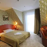 מלון Manor 4*